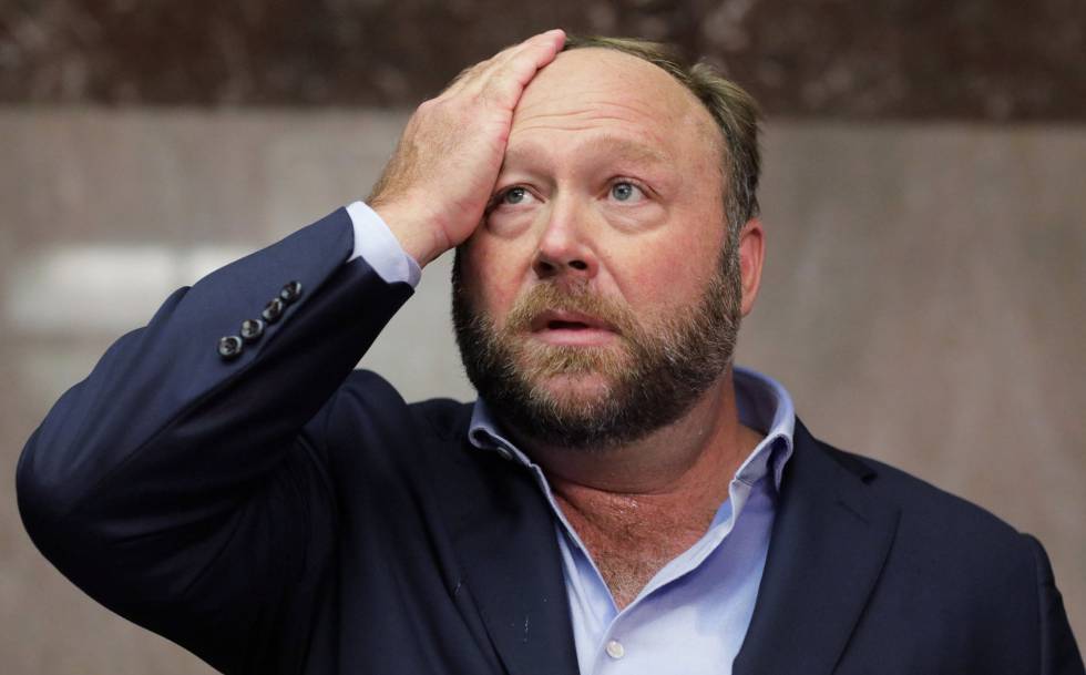 Alex Jones là ai? Tiểu sử về người đàn ông từng mất 10 nghìn Bitcoin.